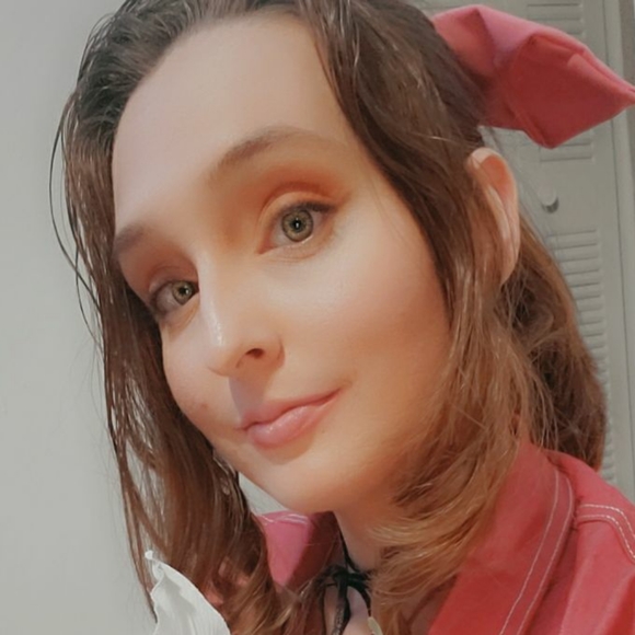 Meet your Posher, Kayla - Picture 1 of 1